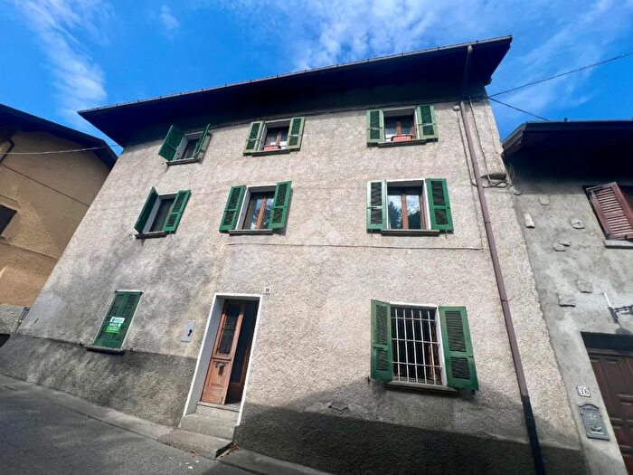 Casa con 10 locali in vendita in Via Bortolo Vidilini, Edolo
