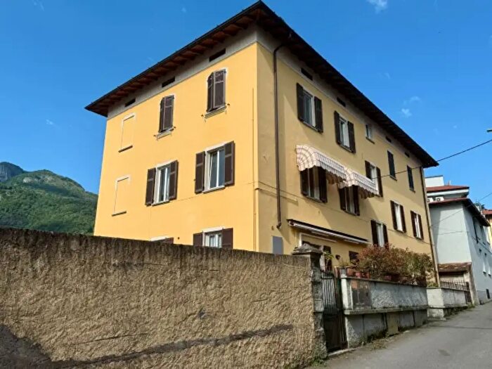 Appartamento quadrilocale in vendita in Via Annetta E Celestino Lusardi, Menaggio