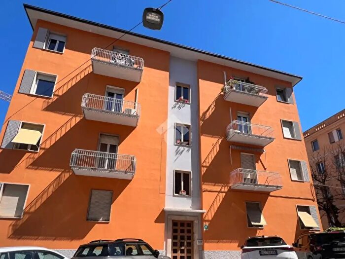Appartamento quadrilocale in vendita in Via Isonzo, Ancona