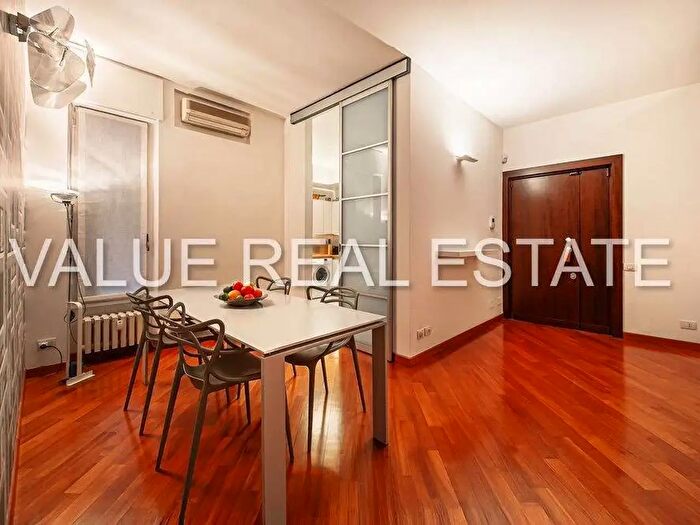 Appartamento trilocale in vendita in Via Antonio Canova, Milano