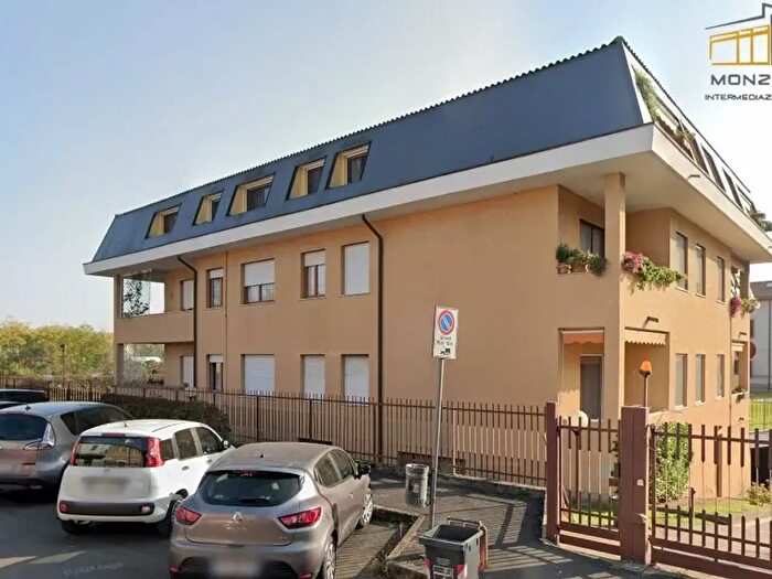 Appartamento trilocale in vendita in Via della Blandoria, Monza