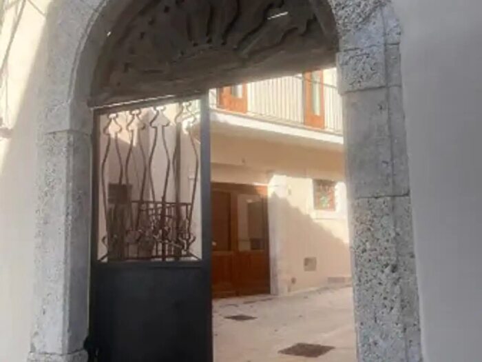 Casa trilocale in vendita in Via San Rocco, Barete