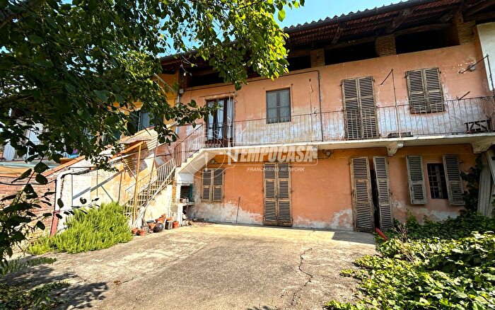 Casa con 6 locali in vendita in Via Biagio Frola, Montanaro