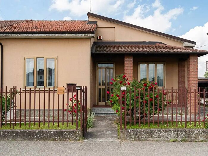 Casa trilocale in vendita in Via Carena, Casei Gerola