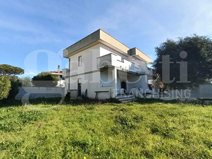 Casa trilocale in vendita in Via Alfieri, Anzio