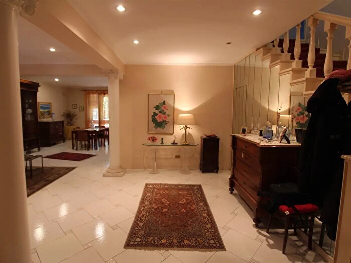 Casa con 8 locali in vendita in Carlentini