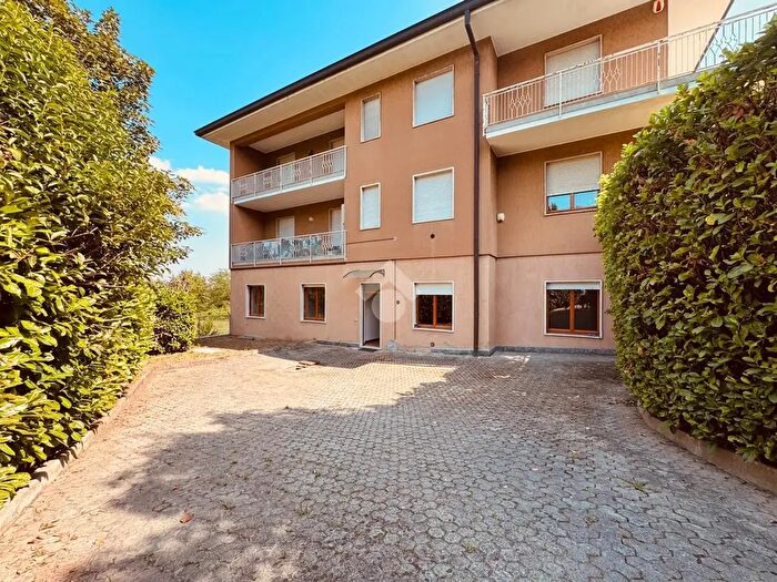 Appartamento trilocale in vendita in Via Generale G Sirtori, Casatenovo