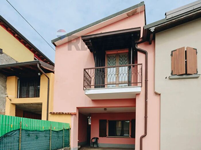 Appartamento con 5 locali in vendita in Via Castello, Corte Franca