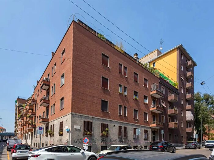 Appartamento trilocale in affitto in Via Giovanni Duprè, Milano