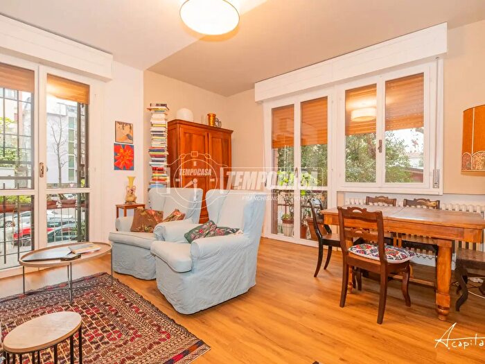 Appartamento trilocale in vendita in Via Bonacini, Modena