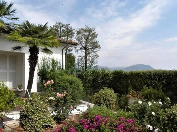 Casa con 6 locali in vendita in Viale Mare Verde, Numana