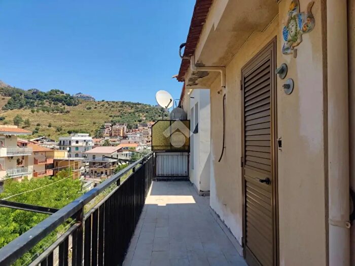 Appartamento trilocale in vendita in Via Vittorio Emanuele, Giardini Naxos