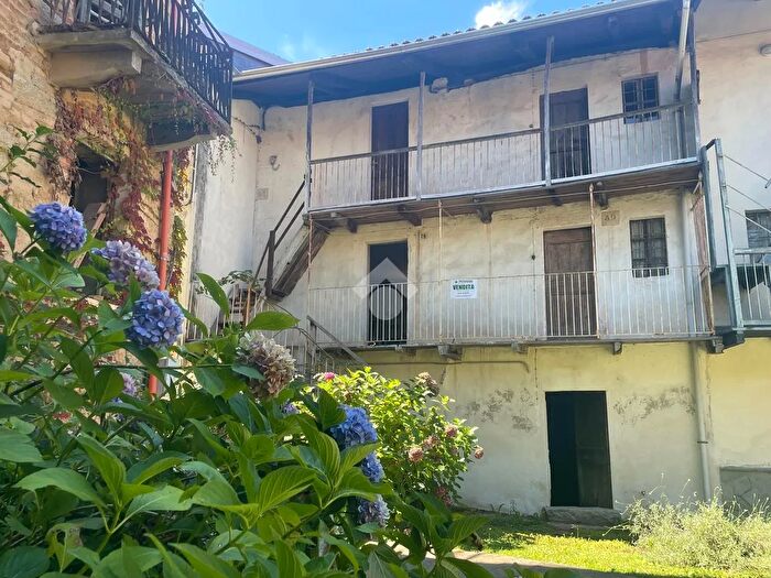 Casa con 6 locali in vendita in Via Bassetti, Casapinta