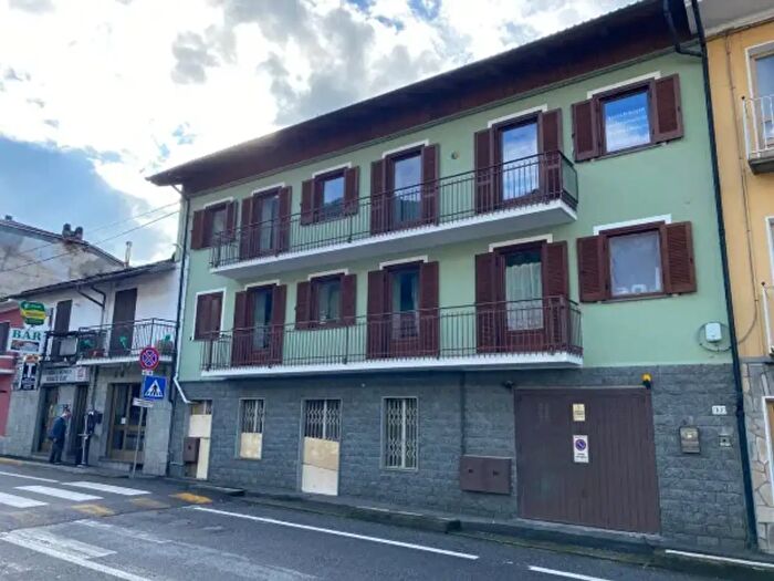 Casa con 6 locali in vendita in Corso Rocco Galliano, Pinasca