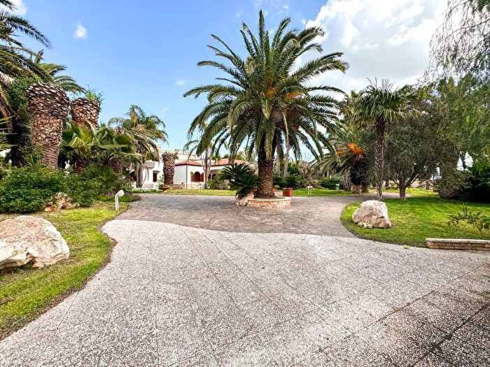 Casa con 7 locali in vendita in Via Calore, Lecce
