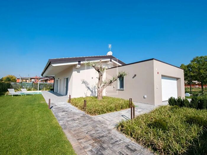 Casa con 5 locali in vendita in Via Enrico Fermi, Soiano Del Lago