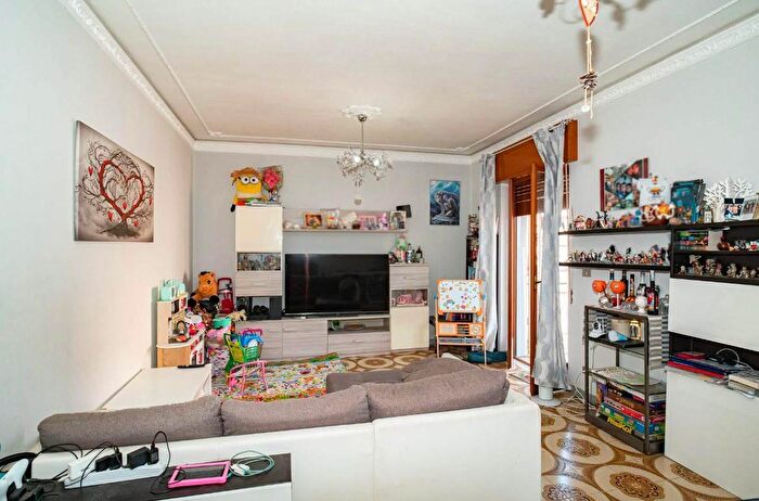 Appartamento con 5 locali in vendita in Via Badia, Aci Catena