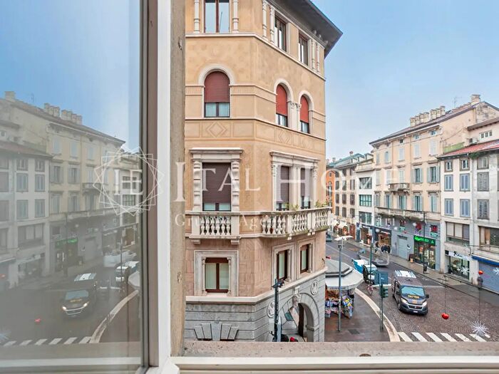 Appartamento bilocale in vendita in Piazza Pontida, Bergamo