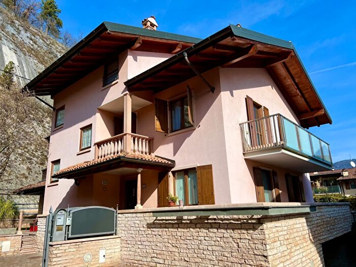 Casa con 7 locali in vendita in Via al Capitello, Trento