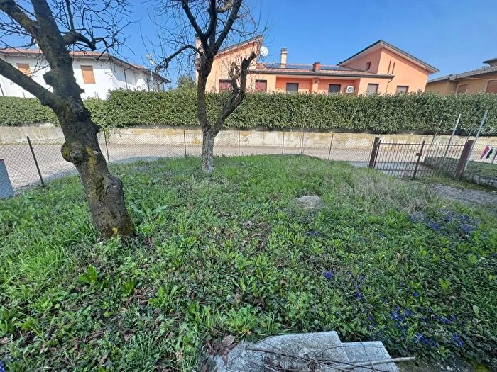 Casa quadrilocale in vendita in Via Razzini, Carpaneto Piacentino