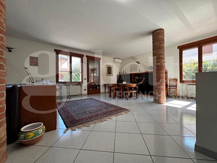 Casa con 15 locali in vendita in Via Grazioli, Minerbio