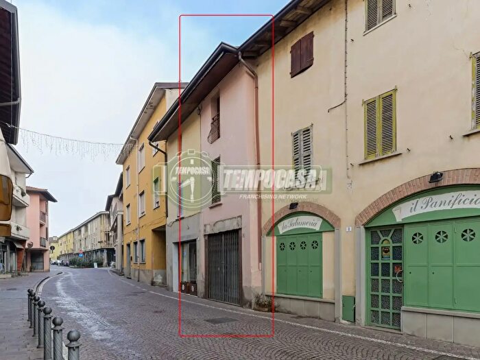 Casa quadrilocale in vendita in Via Principe Amedeo, Verdellino