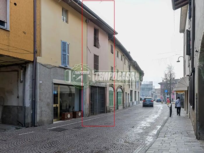 Case in Vendita e in Affitto - 2