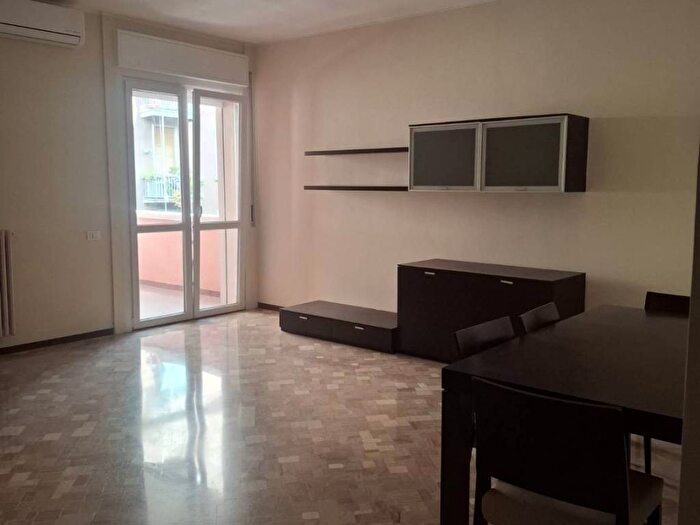 Appartamento trilocale in affitto in Via Luigi Mainoni d'Intignano, Ca' Granda, Milano