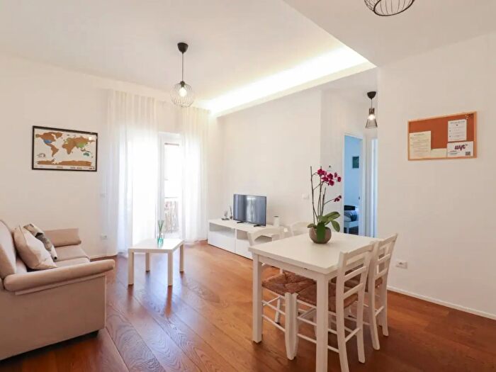 Appartamento trilocale in vendita in Via Francesco Pallavicini, Roma