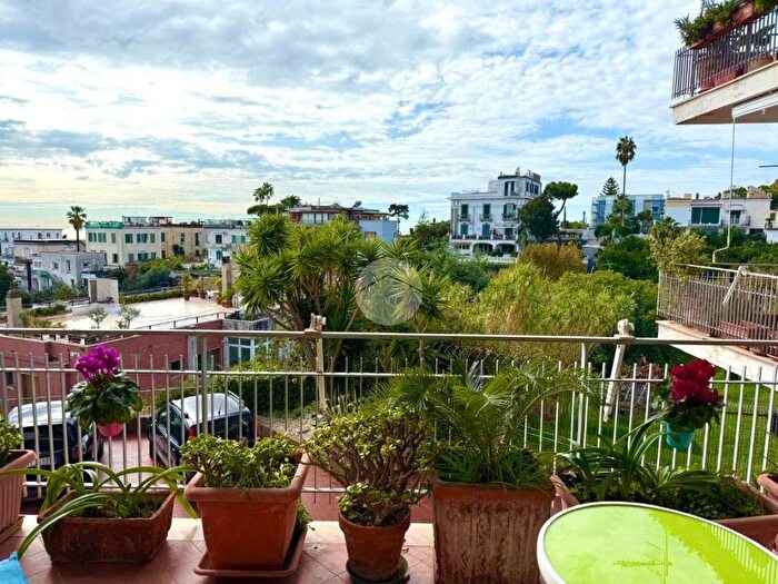 Appartamento bilocale in affitto in Via Ferdinando Russo, Posillipo, Napoli