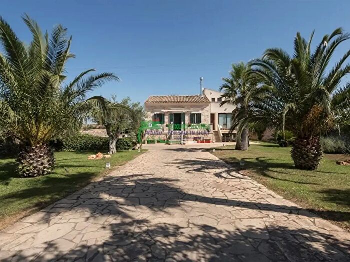 Casa con 9 locali in vendita in Sp, Ragusa