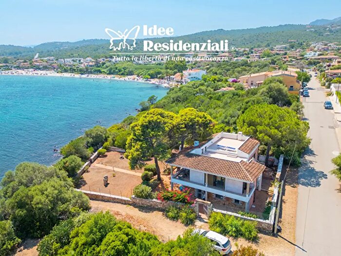 Casa con 6 locali in vendita in Olbia