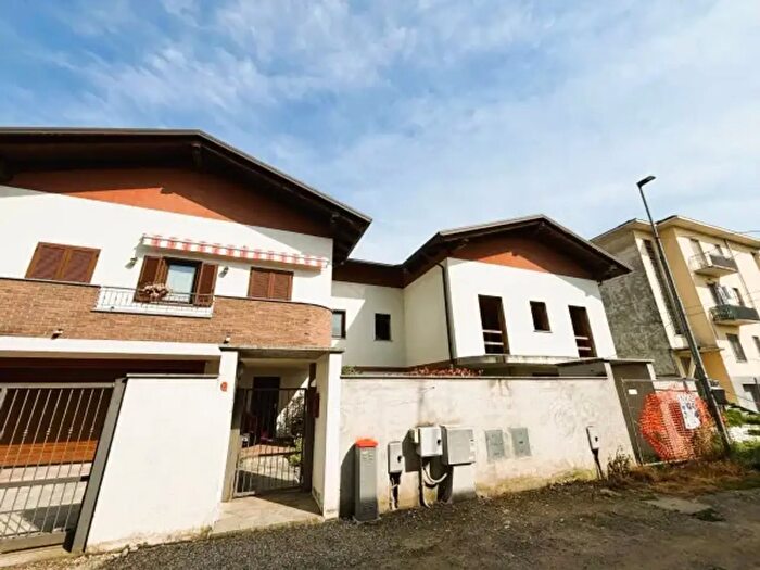 Casa quadrilocale in vendita in Strada Privata Rognoni, Novara