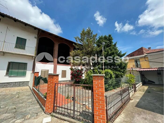 Casa trilocale in vendita in Corso Leone Giordano, Livorno Ferraris