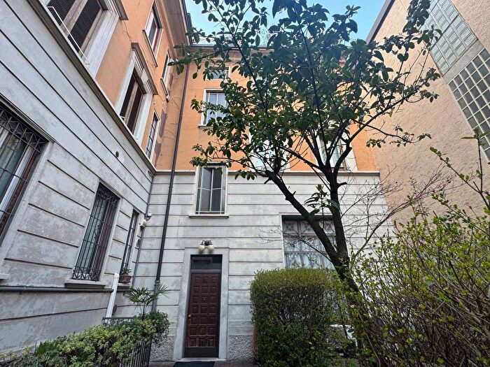 Appartamento bilocale in affitto in Via Antonio Grumello, Dezza, Milano