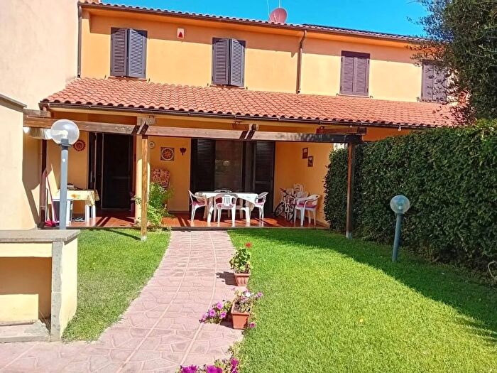 Casa quadrilocale in vendita in Montalto Di Castro