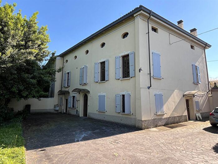 Casa con 11 locali in vendita in Via Argini Nord, Montechiarugolo