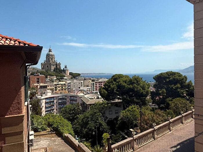 Appartamento trilocale in affitto in Via Dina e Clarenza, Centro Storico, Messina