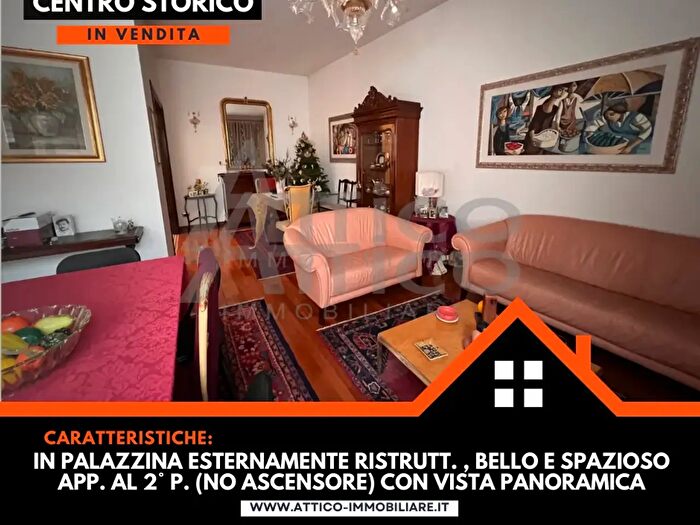 Appartamento con 6 locali in vendita in PZza Duomo Ro, Rovigo