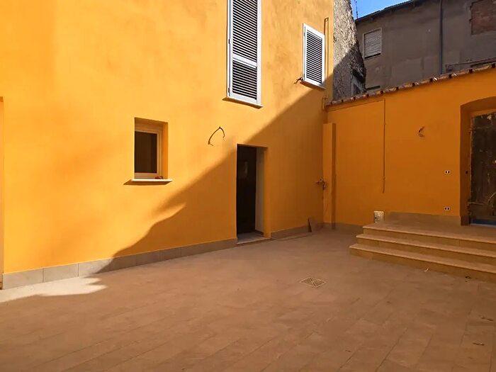 Appartamento trilocale in vendita in Via San Vincenzo, Terni