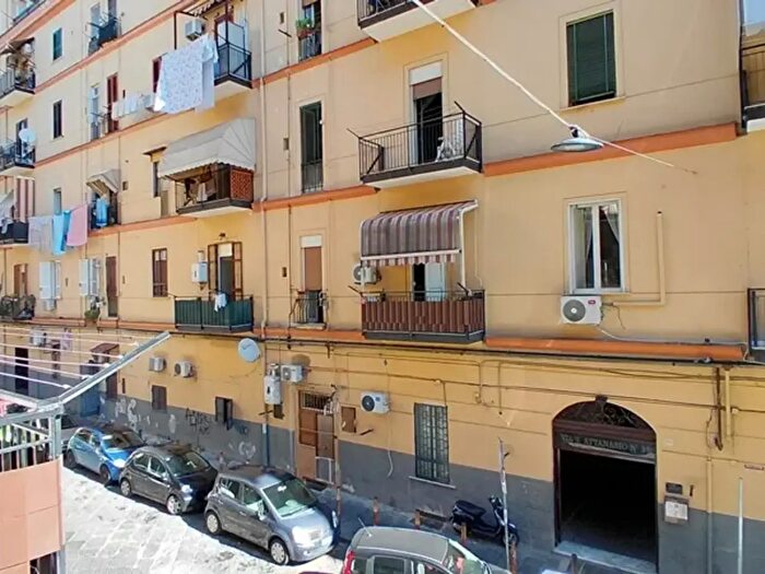Appartamento bilocale in vendita in Via Sant' Attanasio, Napoli