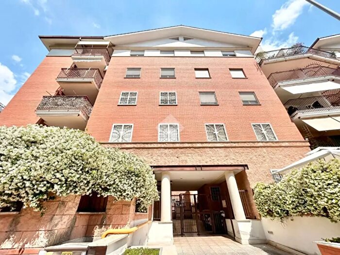 Appartamento quadrilocale in vendita in Via Lucio Lombardo Radice, Roma