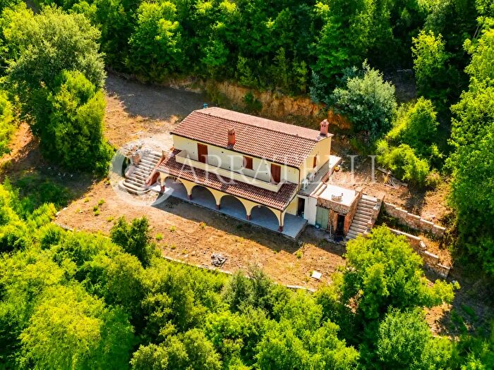Casa con 6 locali in vendita in Vicolo di Borgo, Roccastrada