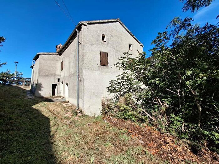 Casa con 10 locali in vendita in Via Ugrigno Castello, SantAgata Feltria