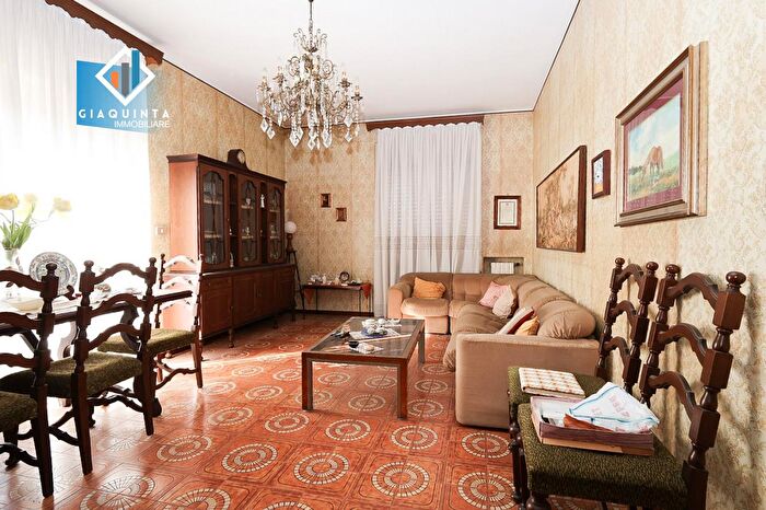 Appartamento quadrilocale in vendita in Viale della Libertà N, Ramacca