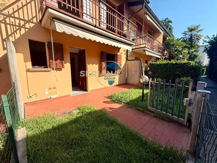 Casa con 5 locali in vendita in Via Tagliamento, Seriate