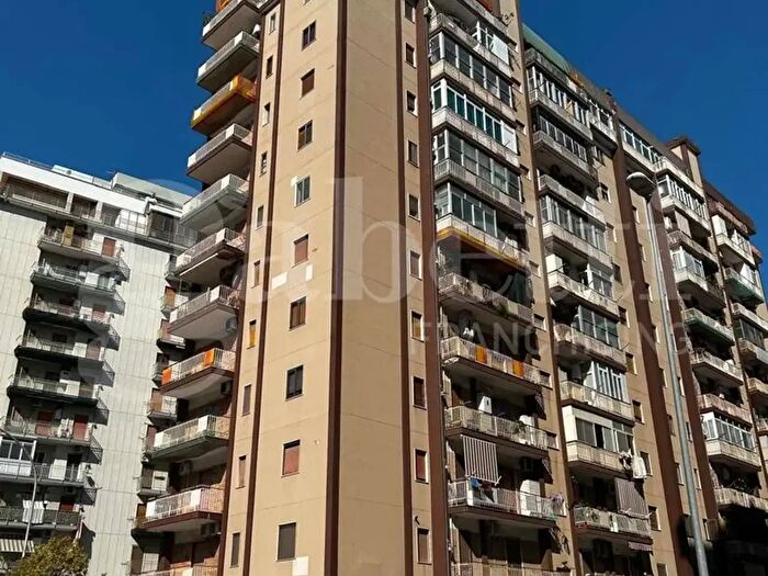 Appartamento trilocale in vendita in Via Lucania, Taranto
