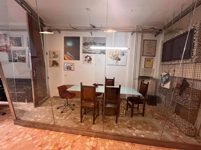 Appartamento trilocale in affitto in Via Piero della Francesca, Milano