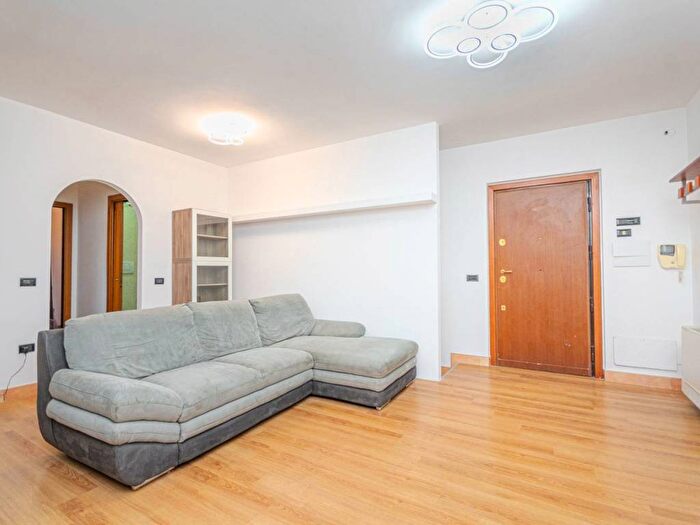Appartamento trilocale in affitto in via della Fotografia, Rinnovamento, Roma