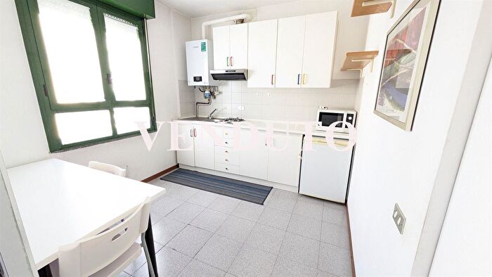 Appartamento bilocale in vendita in Via Leopardi, Erba